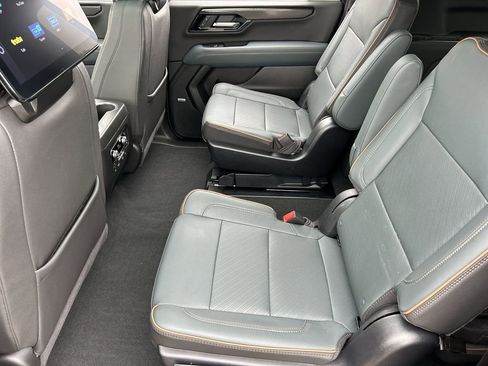 Used 2025 GMC Yukon XL AT4 w/ AT4 Premium Plus Package AWD/4WD image 26