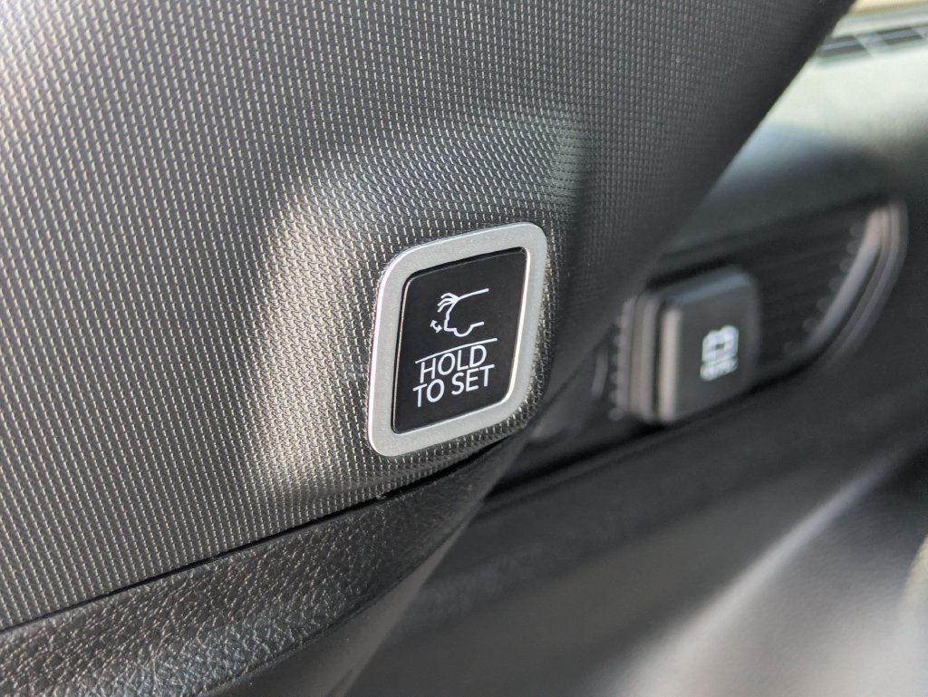 Used 2023 Jeep Grand Cherokee Altitude RWD image 31