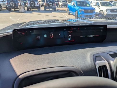 Certified 2025 Ford Expedition Active image 20