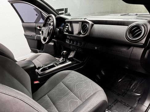 Used 2019 Toyota Tacoma TRD Off-Road image 53