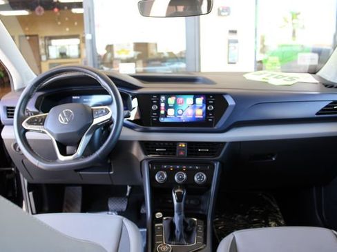 Used 2023 Volkswagen Taos SE image 13