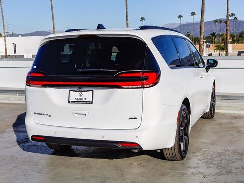 New 2026 Chrysler Pacifica Select w/ S Appearance Package image 8