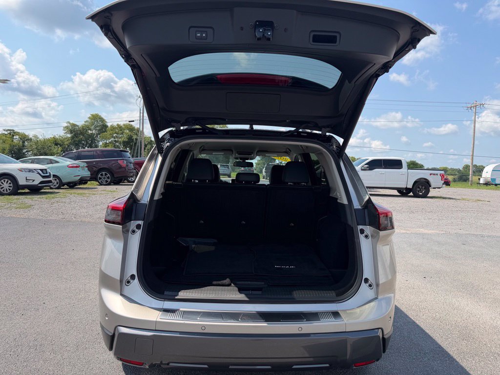 Used 2025 Nissan Rogue SL FWD image 32
