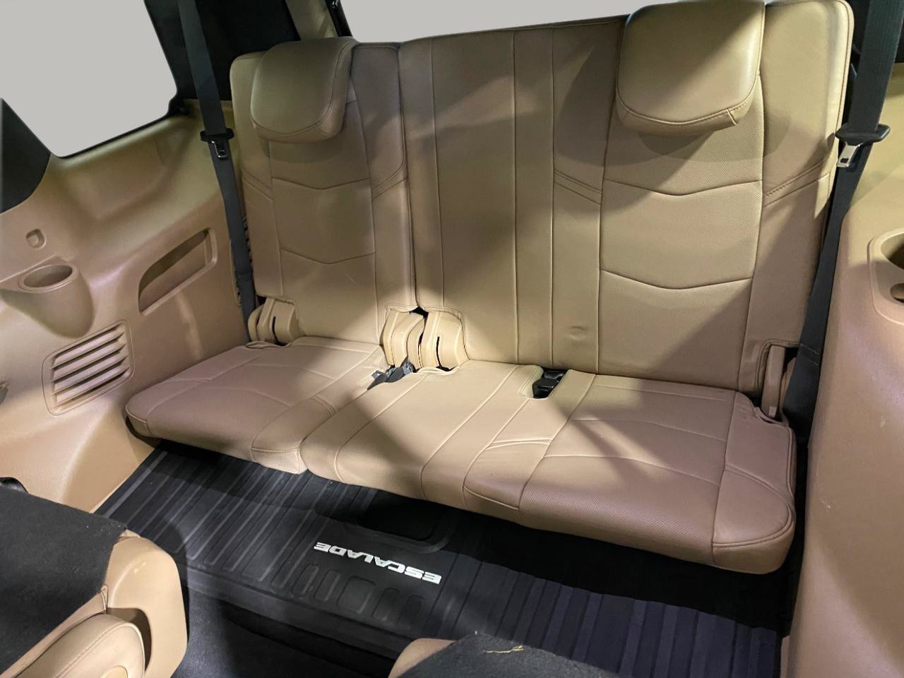 Used 2018 Cadillac Escalade Platinum AWD/4WD image 10