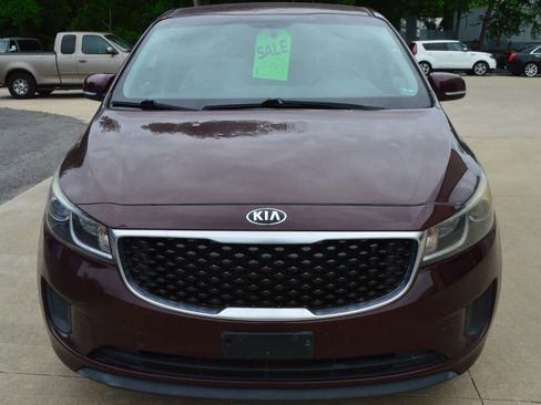 Used 2017 Kia Sedona LX FWD image 2