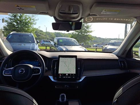 Certified 2025 Volvo XC90 B5 Core AWD/4WD image 10
