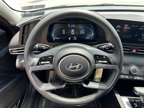 Used 2024 Hyundai Elantra SE FWD image 15