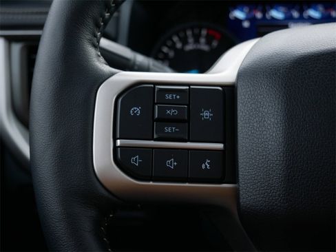 Certified 2024 Ford Expedition XLT image 18