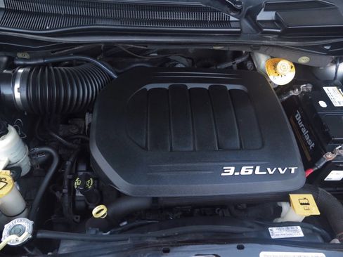 Used 2015 Dodge Grand Caravan R/T image 19