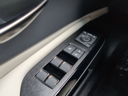 Certified 2025 Lexus ES 300h w/ Premium Package image 6