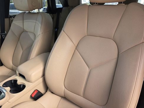 Used 2025 Porsche Macan S image 5