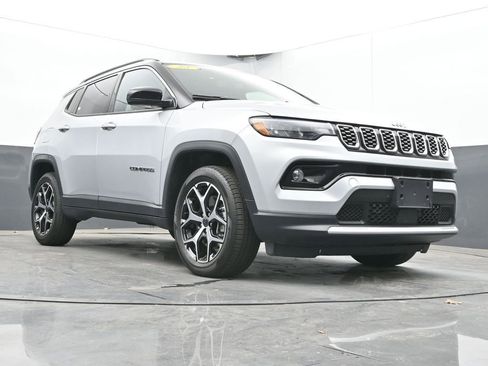 Used 2025 Jeep Compass Limited AWD/4WD image 47