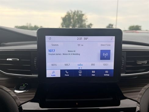 Used 2021 Ford Explorer Limited w/ Equipment Group 301A AWD/4WD image 23