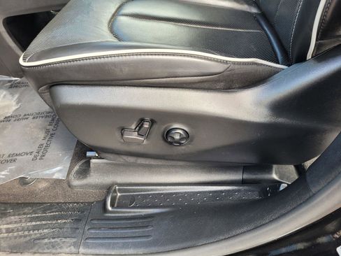 Used 2025 Chrysler Pacifica Limited image 21