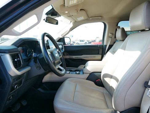 Used 2024 Ford Expedition Max XLT image 7