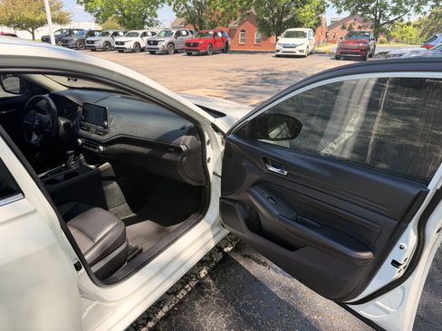Used 2020 Nissan Altima 2.5 SR FWD image 14
