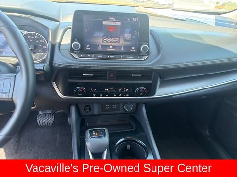 Used 2025 Nissan Rogue SV FWD image 17