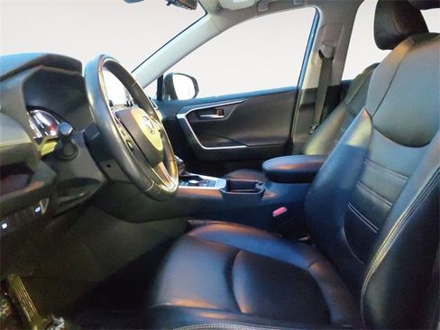 Used 2019 Toyota RAV4 Limited image 9