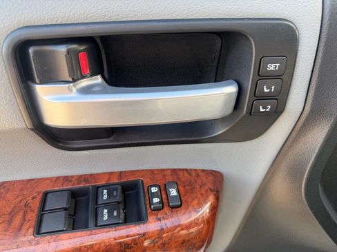 Used 2018 Toyota Sequoia Platinum AWD/4WD image 18