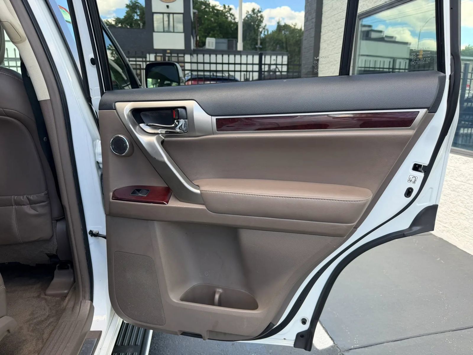 Used 2015 Lexus GX 460 Luxury AWD/4WD image 24