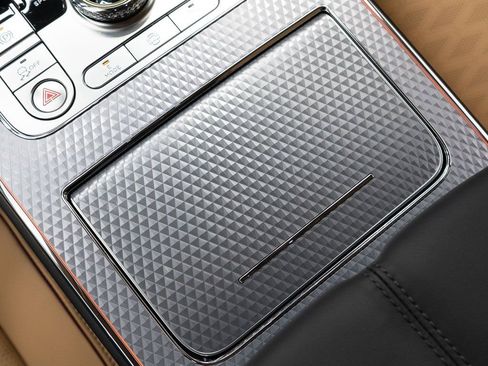 Used 2025 Bentley Flying Spur Mulliner image 34