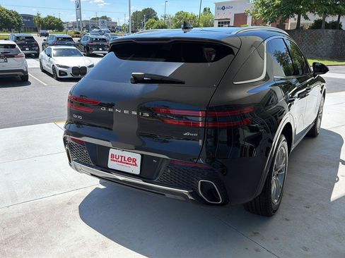 Used 2023 Genesis GV70 2.5T AWD/4WD image 5