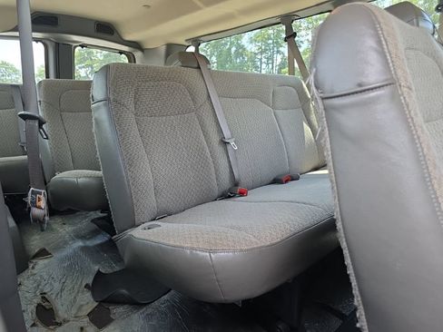 Used 2025 Chevrolet Express 3500 LT w/ LT Preferred Equipment Group RWD image 4