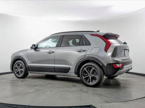 Used 2025 Kia Niro LX FWD image 6
