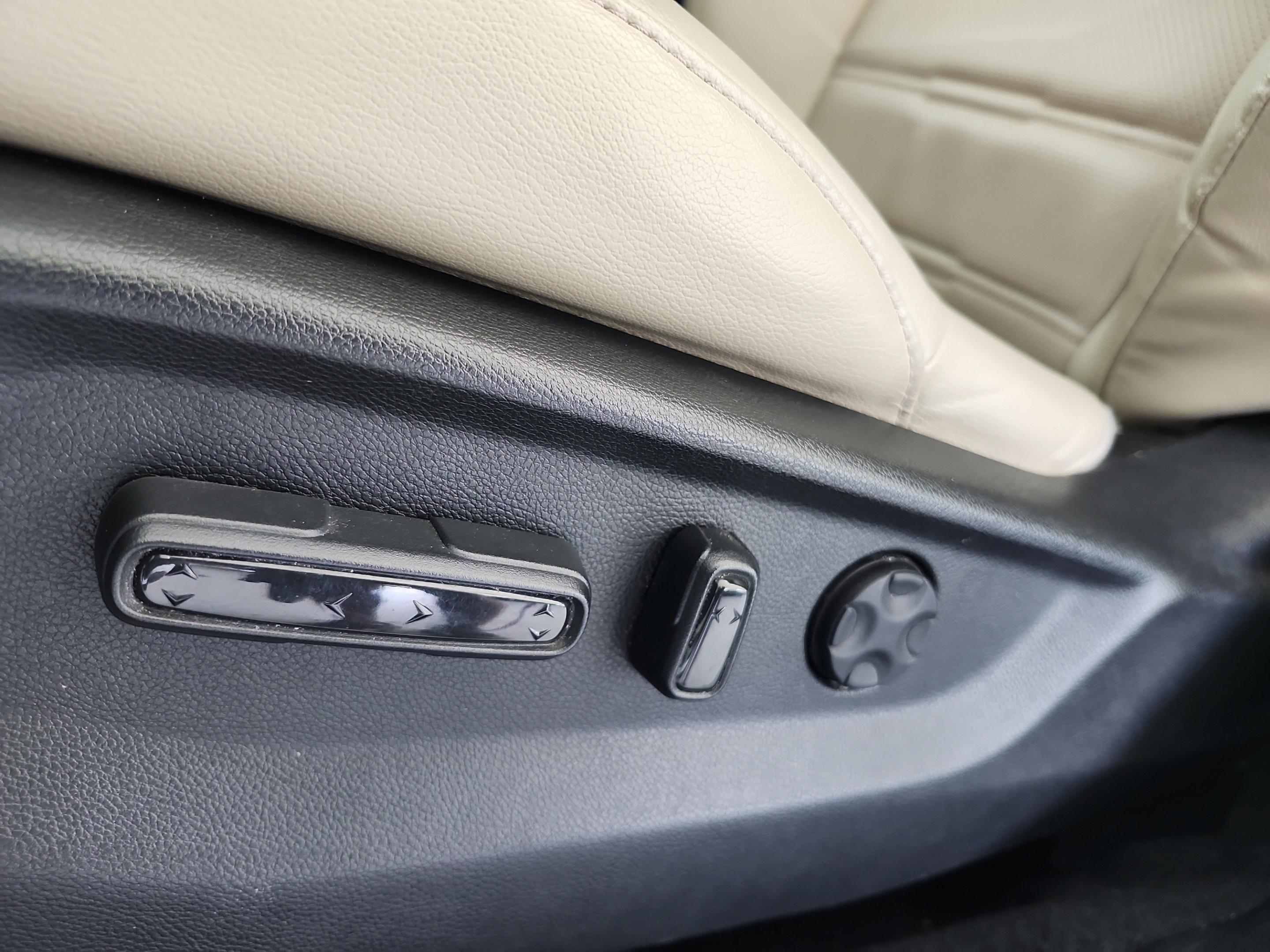 Used 2018 Honda CR-V Touring image 14