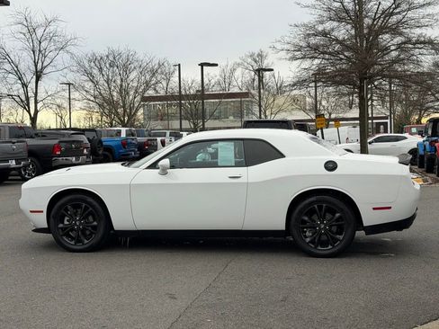 Certified 2022 Dodge Challenger SXT w/ Blacktop Package image 10