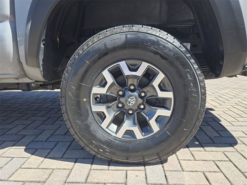Used 2021 Toyota Tacoma TRD Off-Road w/ Technology Package image 19