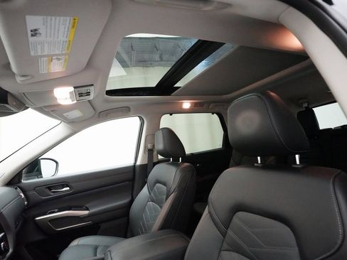 Certified 2024 Nissan Pathfinder Platinum w/ Cargo Package image 33