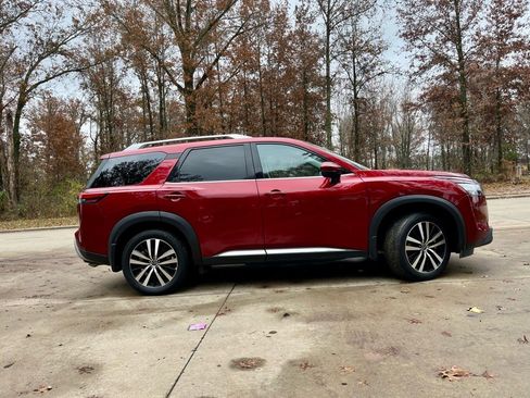 Used 2024 Nissan Pathfinder Platinum w/ Cargo Package image 8