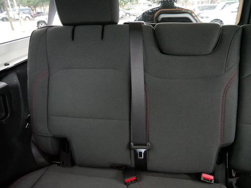 Used 2024 Jeep Wrangler Unlimited Rubicon image 12