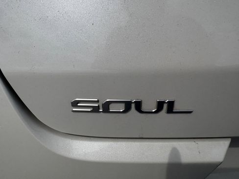 Used 2025 Kia Soul LX FWD image 9