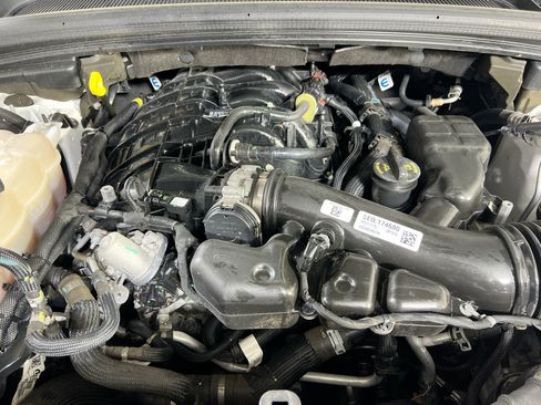 Used 2023 Jeep Grand Cherokee Limited AWD/4WD image 29