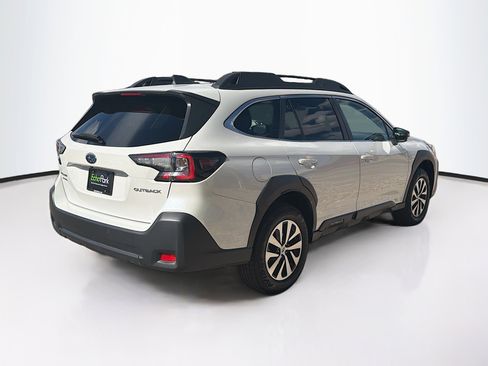 Used 2025 Subaru Outback Premium image 9