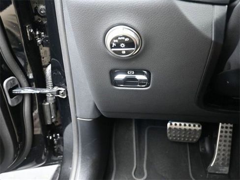 Used 2025 Mercedes-Benz GLC 300 image 16