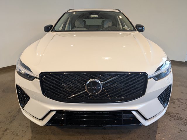 Used 2026 Volvo XC90 B6 Plus w/ Protection Package Premier AWD/4WD image 2