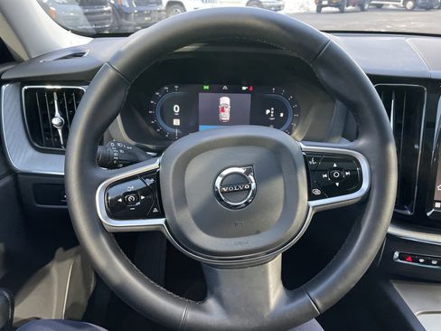 Used 2025 Volvo XC60 B5 Plus image 44