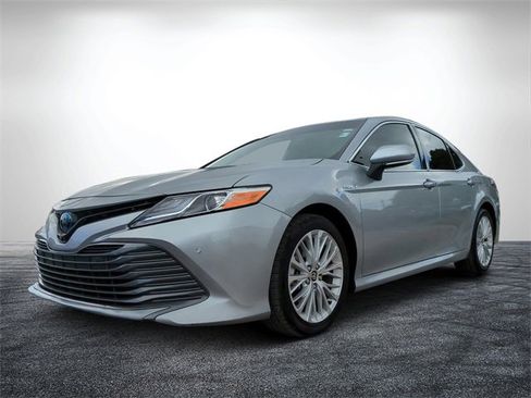 Used 2020 Toyota Camry XLE image 8