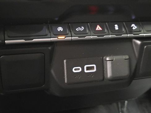 Used 2022 Chevrolet Silverado 1500 Custom Trail Boss w/ Safety Confidence Package AWD/4WD image 36