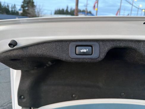 Used 2017 Lexus ES 300h w/ Luxury Package image 7