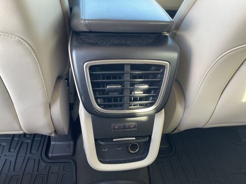 Used 2019 Lincoln Nautilus Select image 39