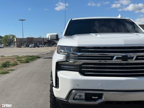 Used 2019 Chevrolet Silverado 1500 High Country w/ Technology Package AWD/4WD image 6