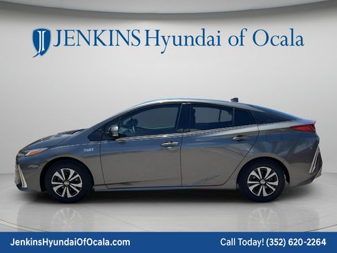 Used 2019 Toyota Prius Prime Plus FWD image 6