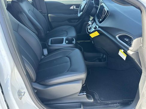 New 2026 Chrysler Voyager LX image 13