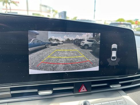 Used 2021 Hyundai Elantra Limited FWD image 20