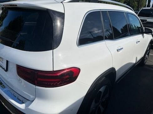 Used 2025 Mercedes-Benz GLB 250 image 9