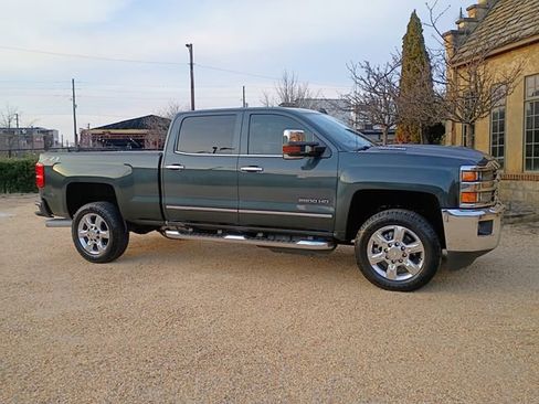 Used 2018 Chevrolet Silverado 2500 LTZ w/ Duramax Plus Package image 19